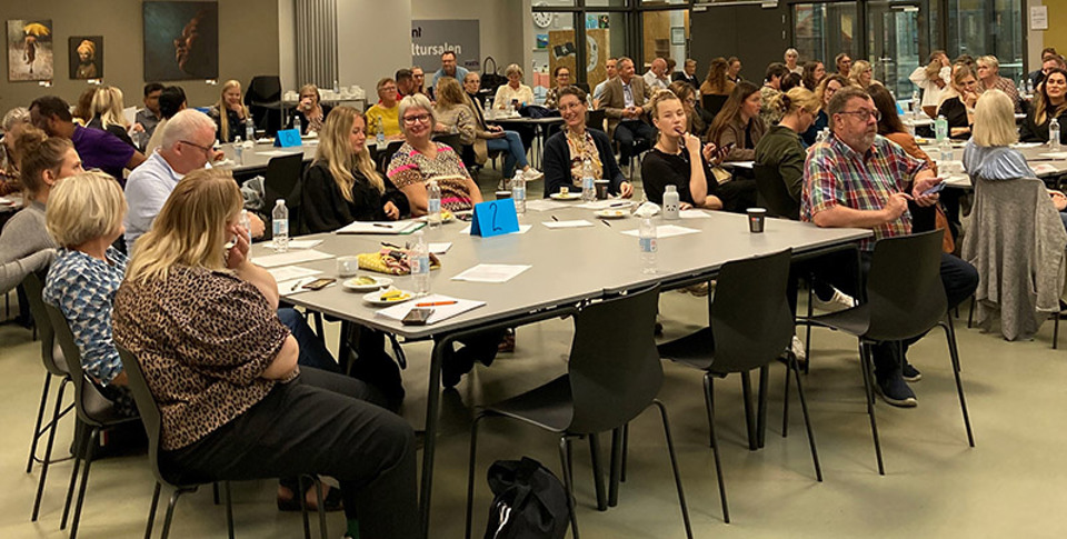 Flemming Larsen og Dorte Caswell i Hammerum Hallen med Herning Jobcenter. Foto: Dorte Caswell, CUBB